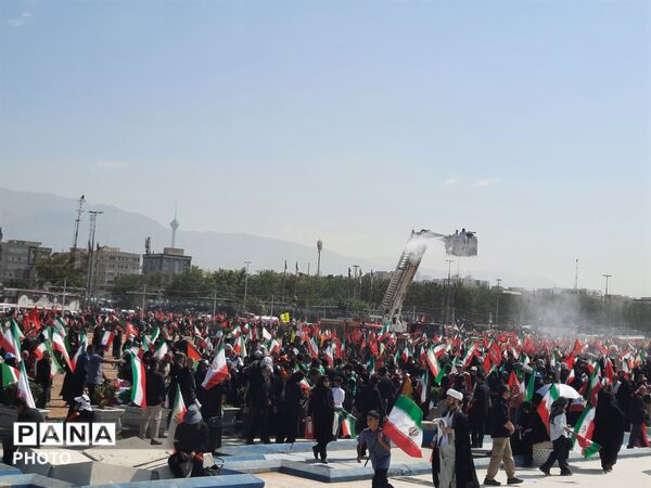 وداع باشکوه ملت با رهبر انقلاب و تشییع پیکر پاک و مطهر ایشان