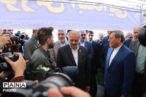 «مهر کریمانه» با حضور وزیر آموزش و پرورش در دبستان پروین اعتصامی بهارستان‌دو