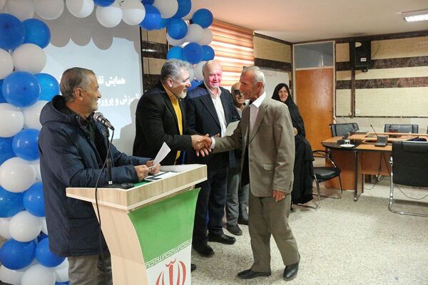 تقدیر از بازنشستگان آموزش‌و‌پرورش فیروزکوه 