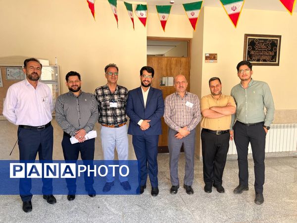 حال و هوای امتحانات نهایی در حوزه‌های دبیرستان‌های اصفهان