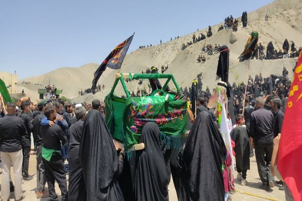 آئین با شکوه عزاداری آقا اباعبدالله الحسین (ع)در روز عاشوراحسینی