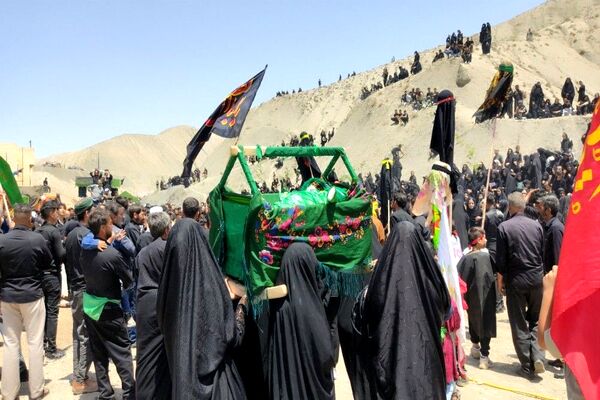 آئین با شکوه عزاداری آقا اباعبدالله الحسین (ع)در روز عاشوراحسینی