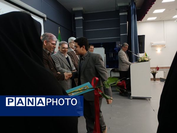 آیین تکریم و تجلیل از پژوهشگران برتر ناحیه۶