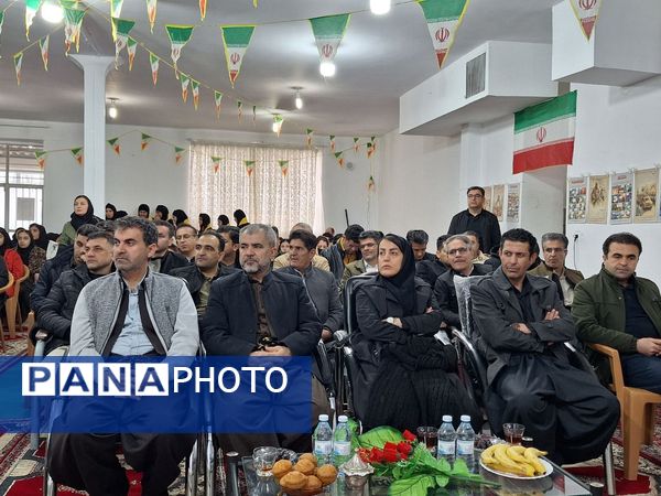 نواختن زنگ انقلاب در مدرسه قادر خانزاده شهرستان بانه