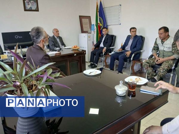 آغاز سال تحصیلی با اهدا کیف و لوازم تحریر به دانش‌آموزان تحت حمایت کمیته امداد در خلیل آباد