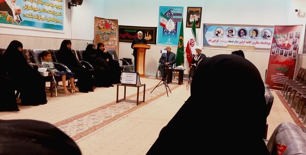 نشست بانوان ستاد نماز جمعه با امام جمعه شهرستان کاشمر 