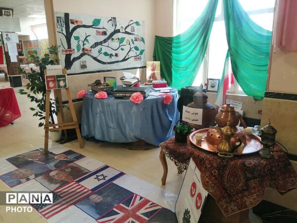 نمایشگاه ابتکارات تربیتی مربیان طرح امین مدارس قم