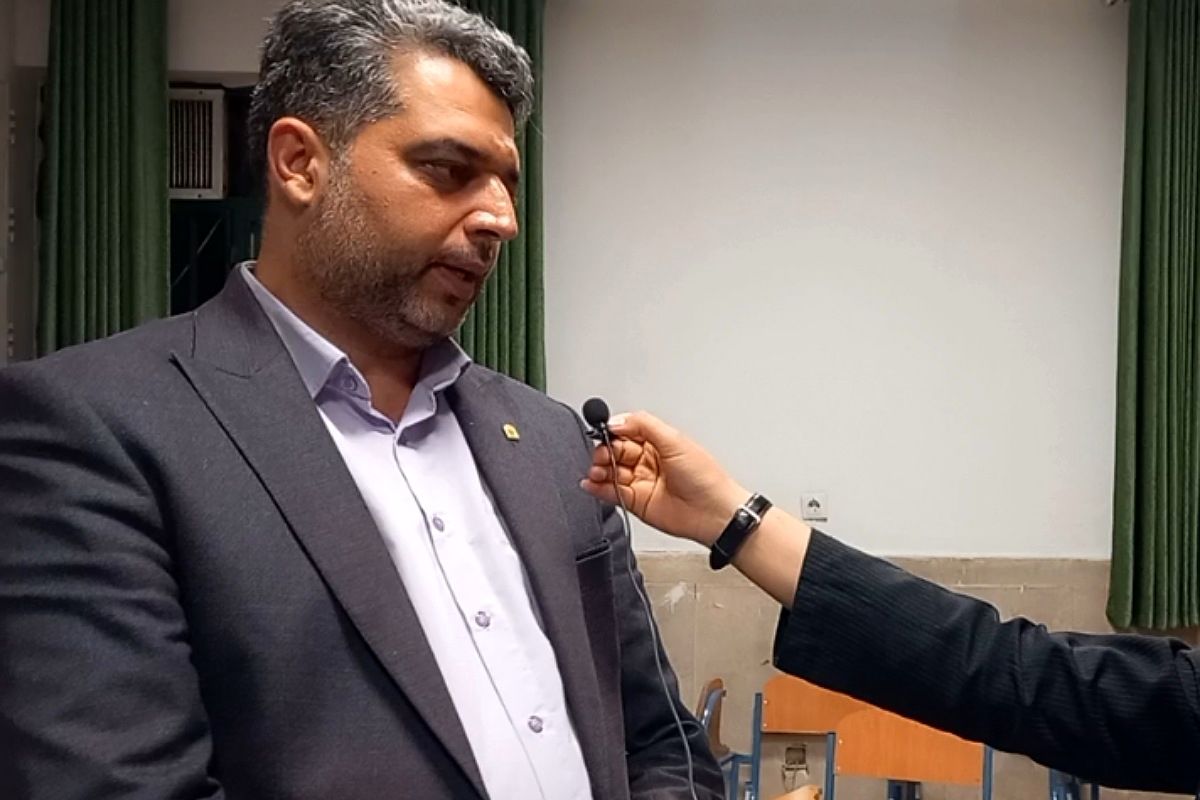 یکی از وظایف خبرنگاران پانا، پاسخ‌گویی به سوالات و چالش‌های نوجوانی دانش‌آموزان در مدرسه است