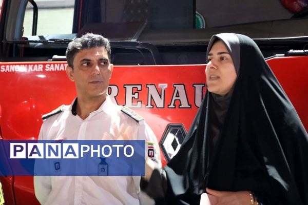بازدید خبرنگاران پانا ناحیه یک و دو یزد از مرکز شماره ۹ آتشنشانی یزد