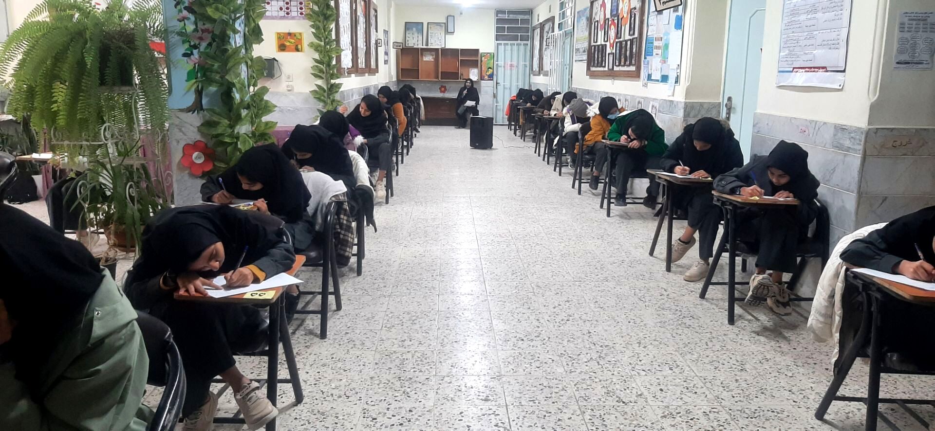 حوزه امتحانی در دبیرستان نمونه شهید محمدی پور خلیل آباد 