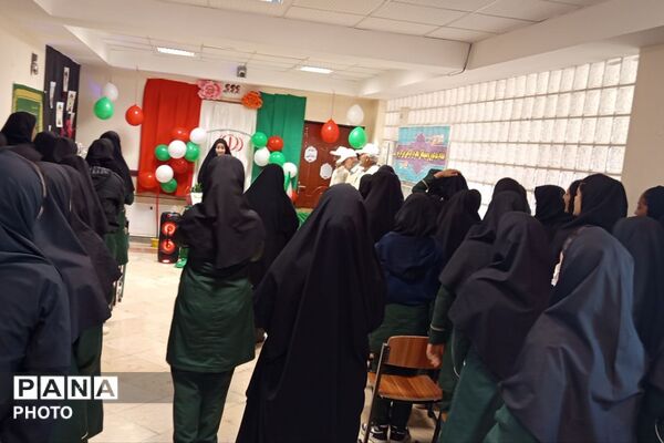 چهارشنبه رضوی در دبیرستان شهید سردار سلیمانی با حضور خادمان امام رضا (ع)