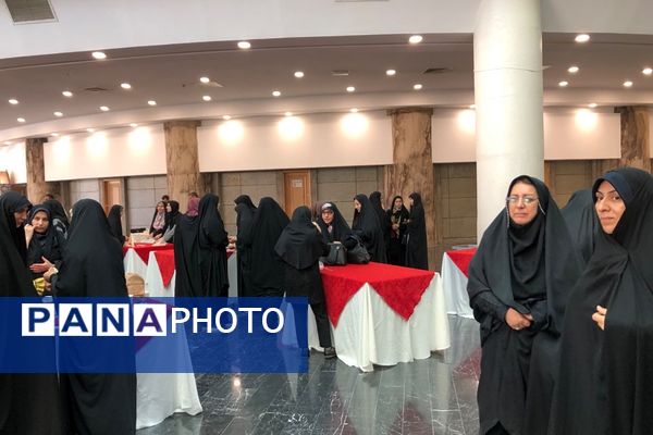 کارگاه آموزشی پیشگیری از آسیب‌های فضای مجازی در ایوان ری شهرری