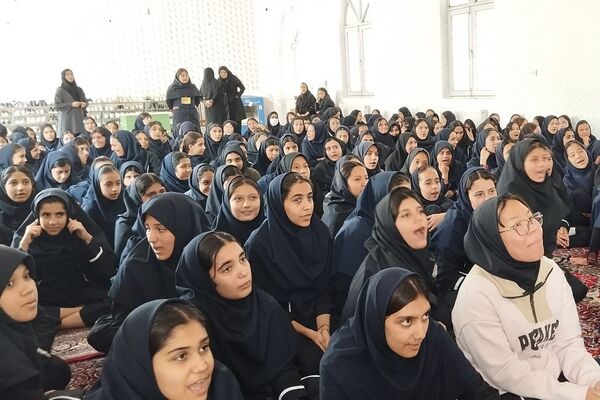 آشنایی با نیروی انتظامی گامی به سوی ارتقاء امنیت در مدرسه زکیه صباشهر