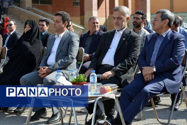 حاج مجید خوئی و بانو کمپانی، سازندگان ۹ کلاس جدید برای دختران بهارستانی