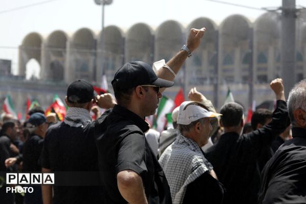وداع با پیکر مطهر امام شهید در مصلای تهران