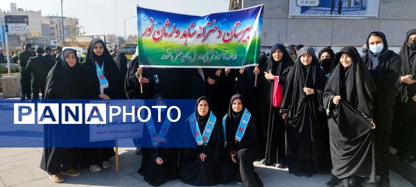 راهپیمایی سیزدهم آبان ماه با حضور دختران دبیرستان شاهد وارثان نور 
