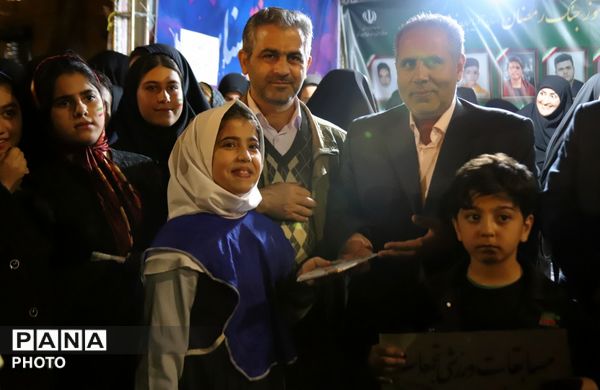 خروش شبانه «ناحیه ۵» در قلب غرفه؛ میعادگاهِ مقاومت و استکبارستیزی