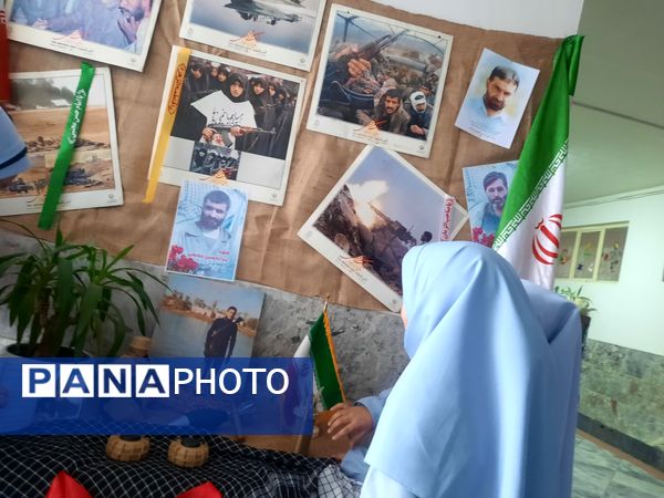 بزرگداشت یاد شهدای دفاع مقدس در دبستان دخترانه نوفل لوشاتو ناحیه سه