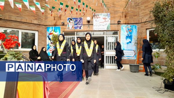 همایش یاوران مقاومت‌ و ایثار در دبیرستان شهید زارع ناحیه۳ کرج