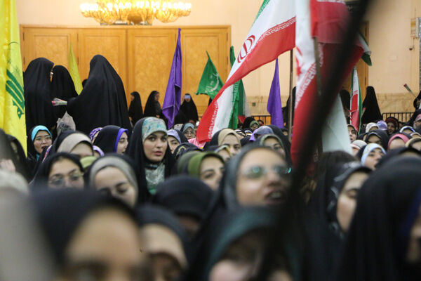 اجتماع عظیم دختران دانشجوی کشور در حرم حضرت معصومه(س)