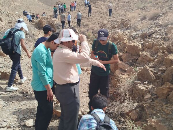 برگزاری اردوی علمی-تفریحی فسیل شناسی دبیرستان نمونه دولتی دانش 