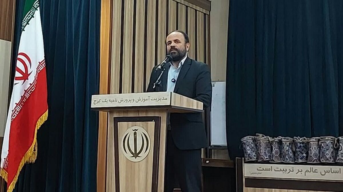 همه باید تلاش کنیم در مسیر قرآن باشیم