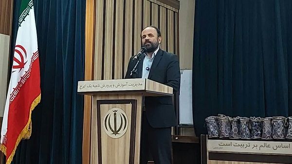 همه باید تلاش کنیم در مسیر قرآن باشیم