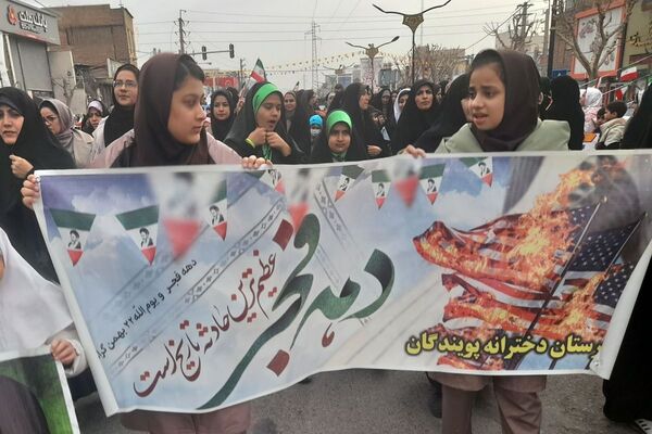 راهپیمایی باشکوه مردم قیامدشت در حمایت از آرمان‌های انقلاب