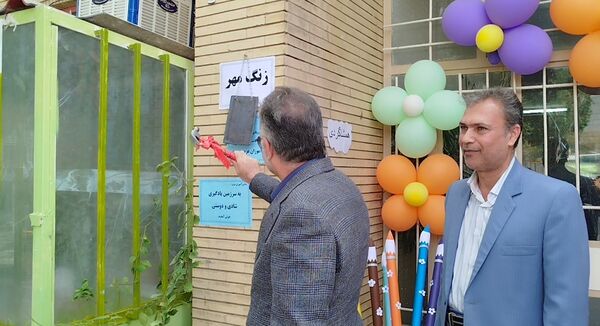 زنگ مهر در دبستان دخترانه سما با حضور مسئولان آموزش و پرورش و دانشگاه آزاد اسلامی کاشمر 