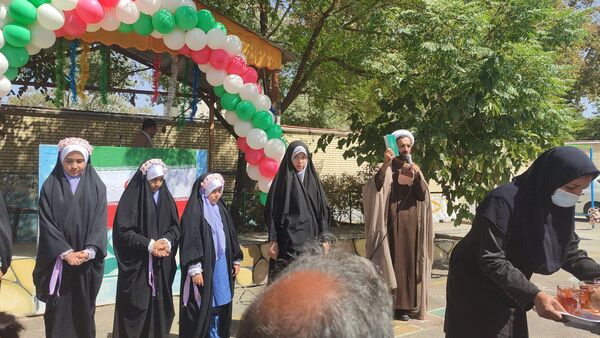 آیین نواختن زنگ مهر، ایثار و شهادت در دبستان شاهد حاج تقی آقا بزرگ ناحیه یک مشهد 