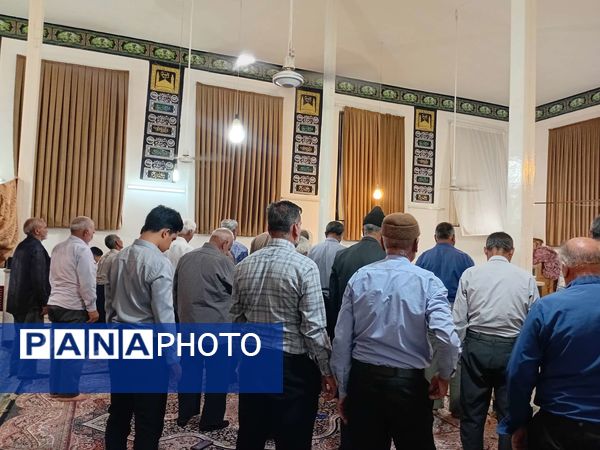 نماز جماعت در مراسم شب بیعت با امام زمان (عج) در خلیل آباد