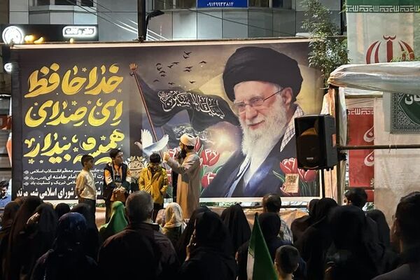 «پاتوق نوجوان مبارز»؛ شور نوجوانی و حال‌وهوای انقلابی در میدان امام خمینی(ره) مرند