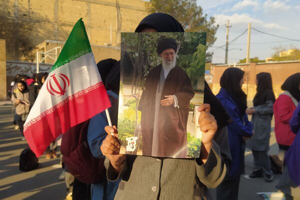 جشن ۲۲ بهمن در دبیرستان شهیدان اسماعیلی‌منش