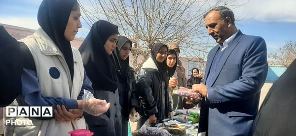 بازارچه دانش آموزی در دبیرستان حاج مهدی روحانی خلیل آباد