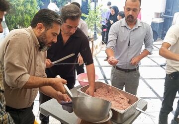 توزیع غذا در عید غدیر