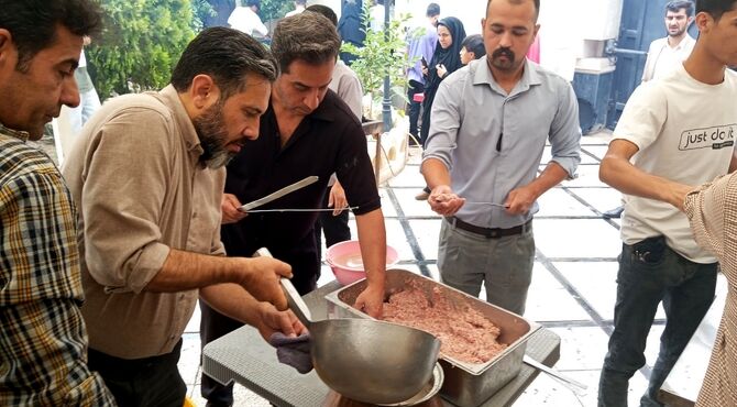 توزیع غذا در عید غدیر