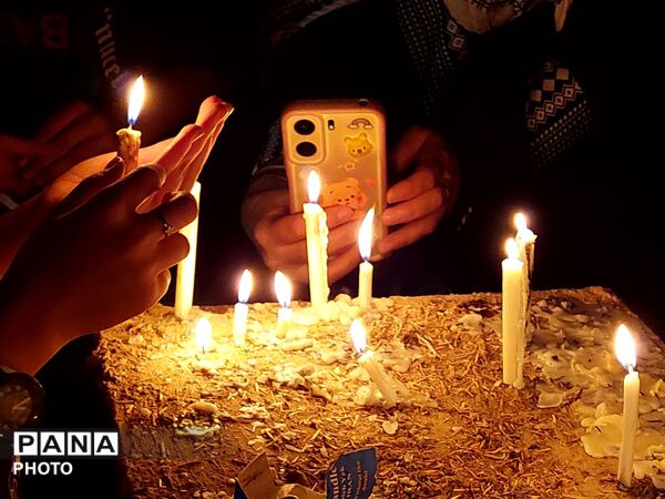 شمع ها هم‌نوا با خیمه‌ها در شامِ غریبان