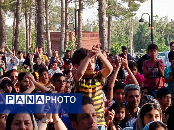 قدم هایی به عشق معلمان