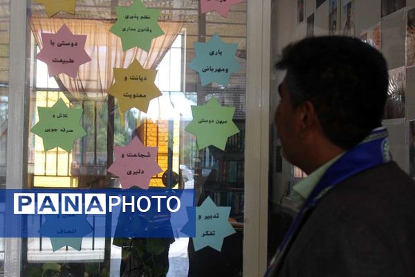 بازدید مدیر سازمان دانش‌آموزی استان و همکاران ستادی از مدارس تشکیلاتی زرند 