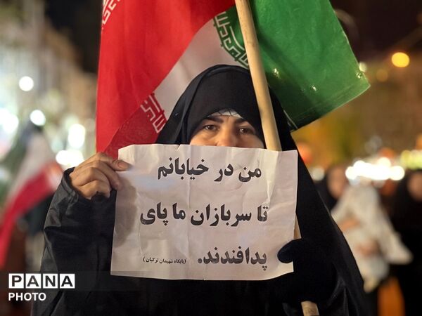 حضور مردم کرج در شب سی و ششم راهپیمایی 