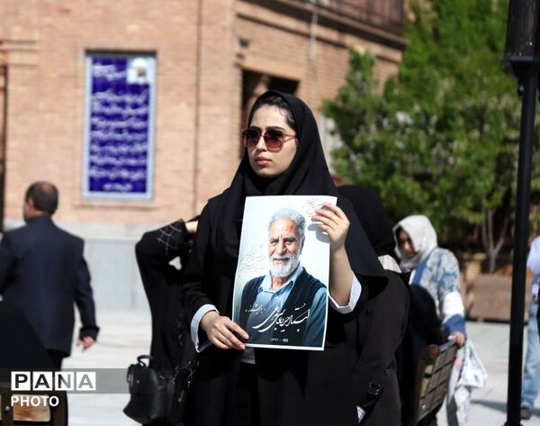 مراسم تشییع پیکر معلم و شاعر نامدار «باریشماز»