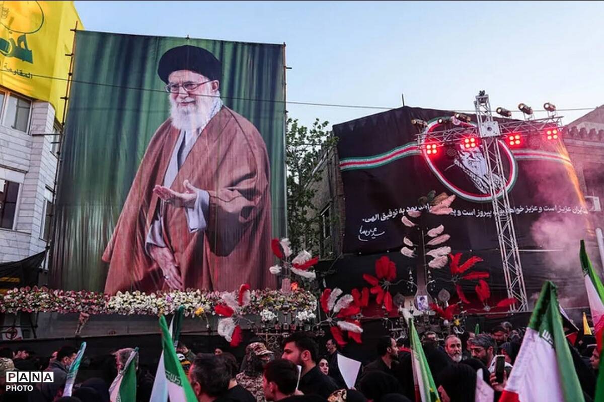 آغاز مراسم تشییع پیکر رهبر شهید و اهل بیت گرامی ایشان در مصلی نماز جمعه تهران