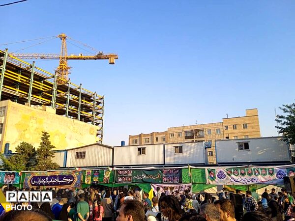  جشن بزرگ مردم در مهمانی ۱۰ کیلومتری