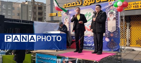 حماسه حضور فرهنگیان و دانش‌آموزان منطقه ۵ در راهپیمایی ۲۲ بهمن