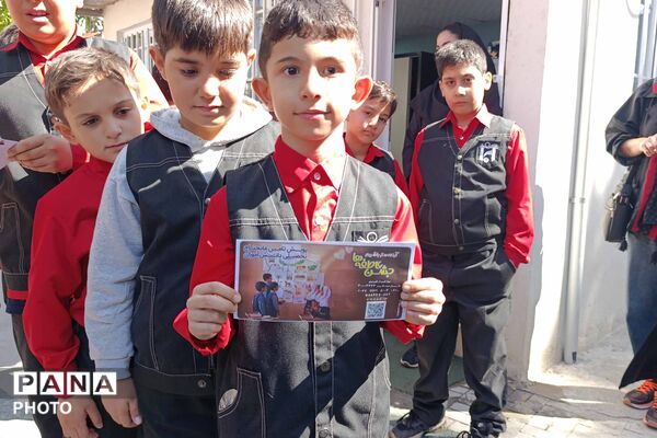 جشن عاطفه‌ها در دبستان ایمان همزمان با سراسر کشور