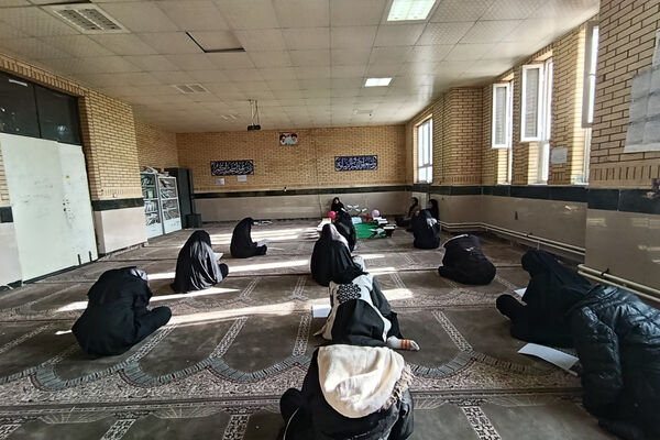 محفل انس با قرآن و مسابقات قرآن و عترت در دبیرستان الزهرا(س) دیشموک