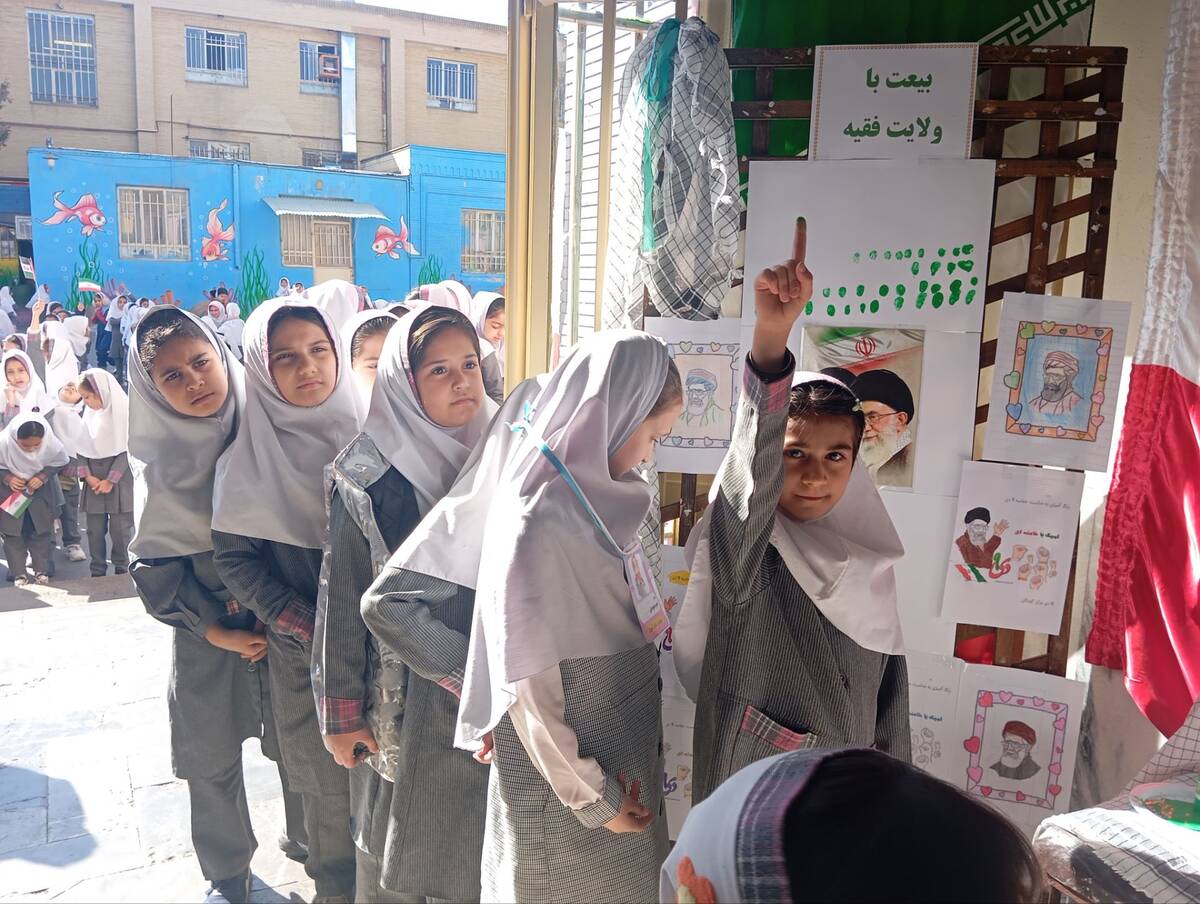گرامیداشت حماسه ۹ دی ماه در دبستان دخترانه نرجس یک 