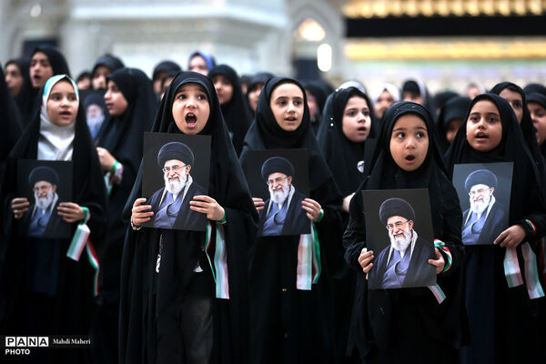برگزاری همایش بزرگ جمع‌خوانی دانش‌آموزان با اجرای سرود و نوحه حماسی «باید برخاست» -2