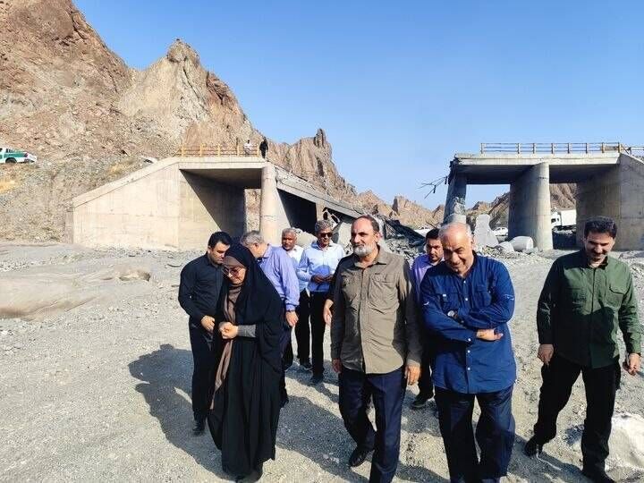 عملیات بازسازی محورهای مواصلاتی هرمزگان بدون وقفه ادامه دارد