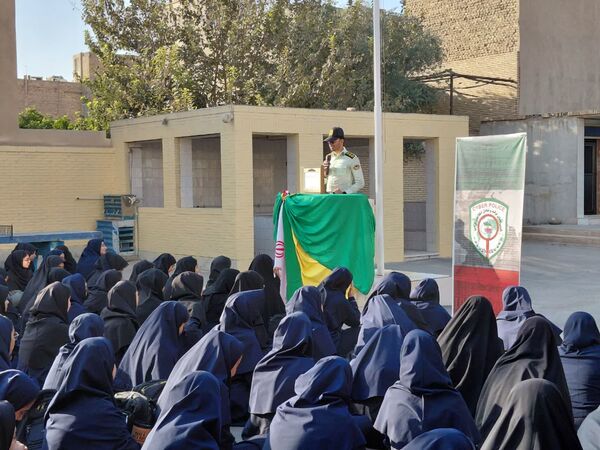 امنیت از کلاس تا خیابان؛ پلیس در جمع دانش‌آموزان بهادری